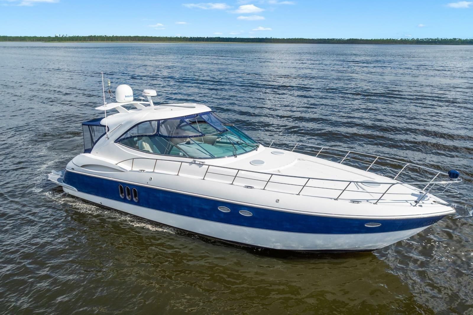 2005 Cruisers Yachts 520 Express - Photo 3