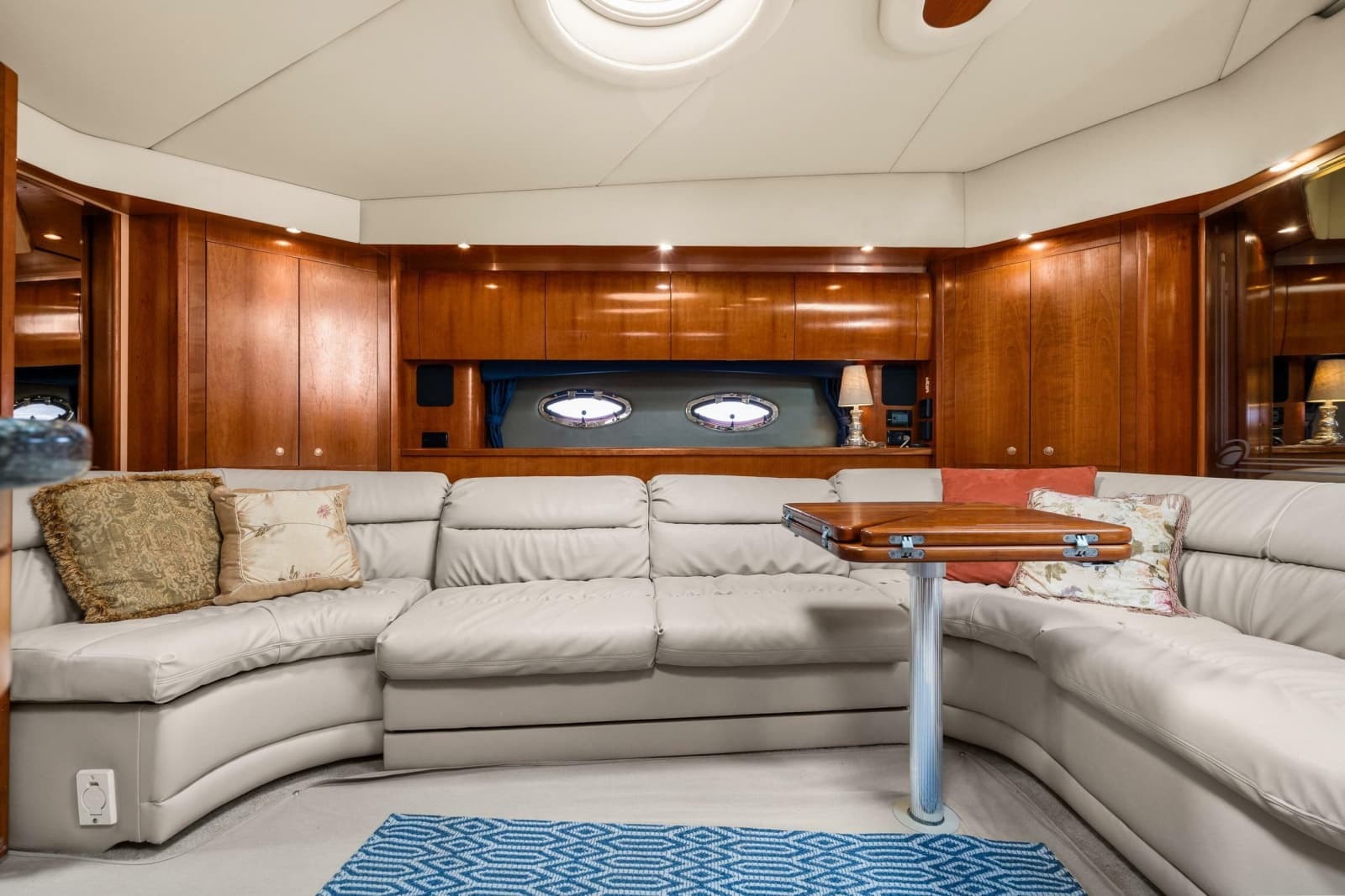 2005 Cruisers Yachts 520 Express - Photo 13