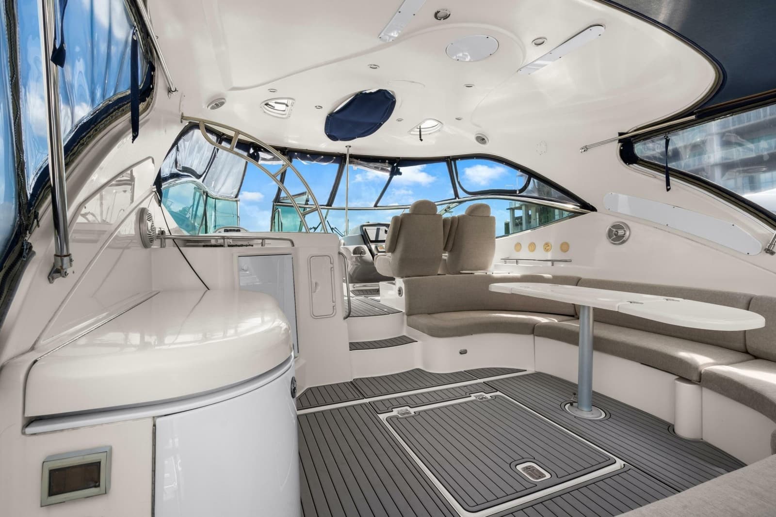 2005 Cruisers Yachts 520 Express - Photo 42