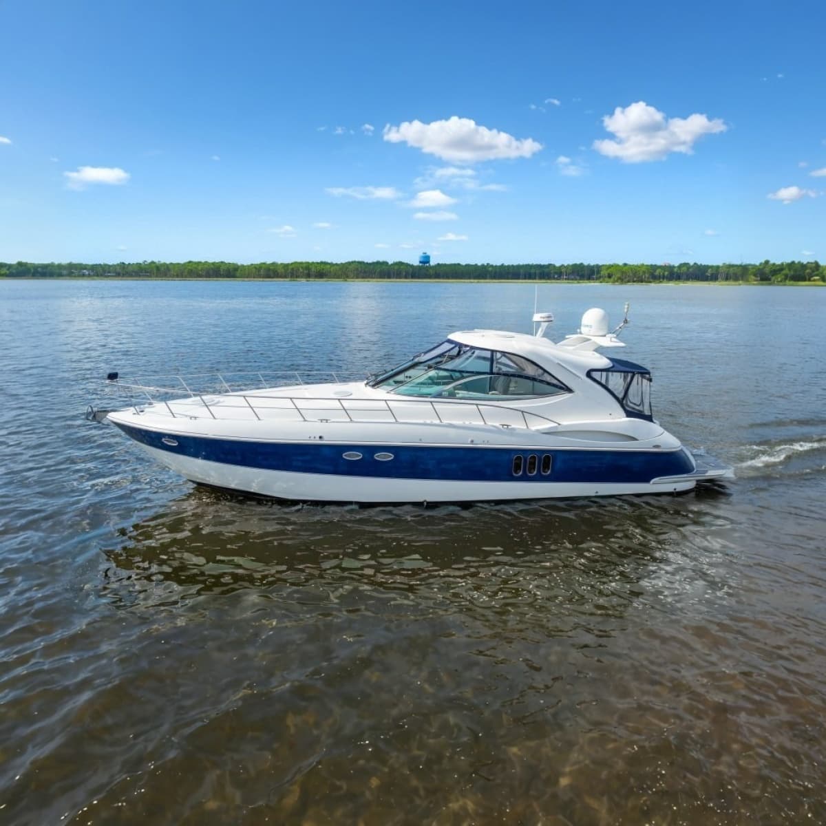 2005 Cruisers Yachts 520 Express - Photo 1