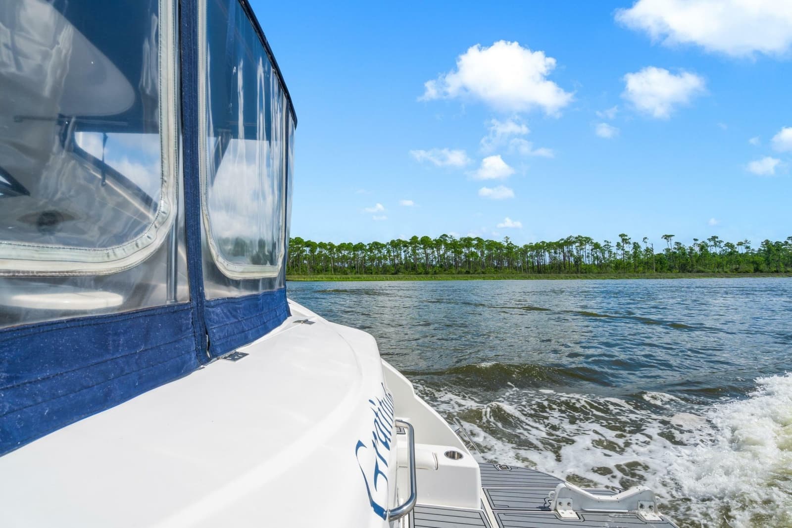 2005 Cruisers Yachts 520 Express - Photo 45