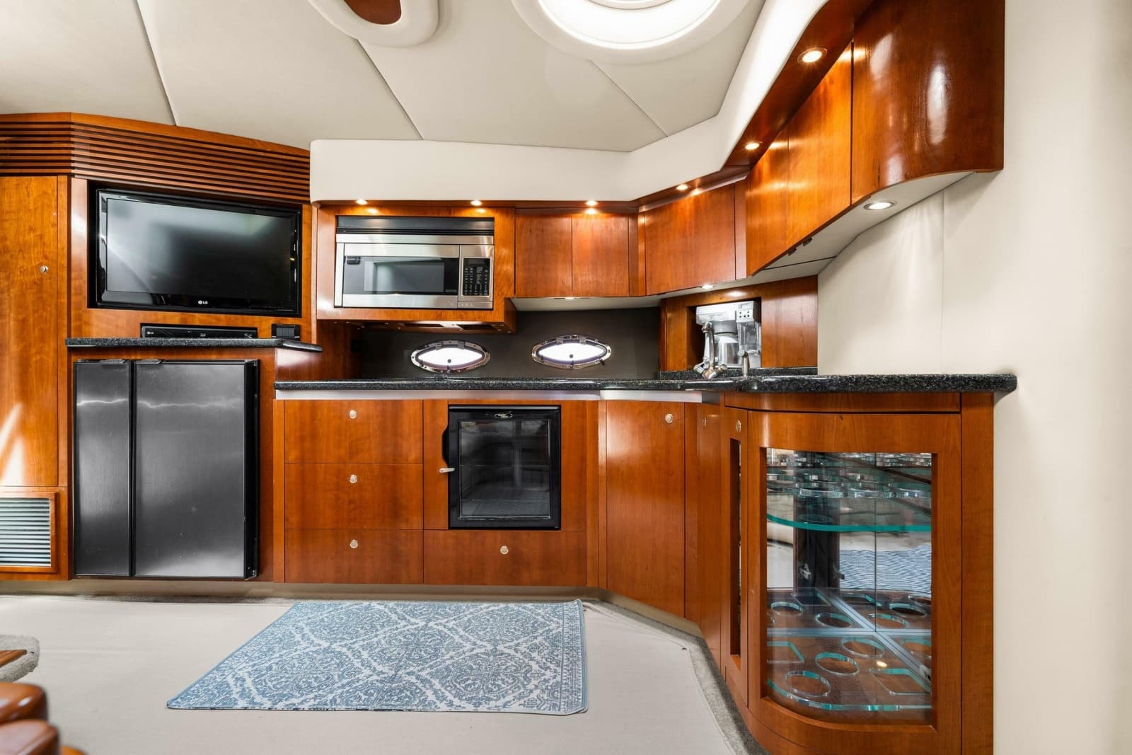 2005 Cruisers Yachts 520 Express - Photo 8