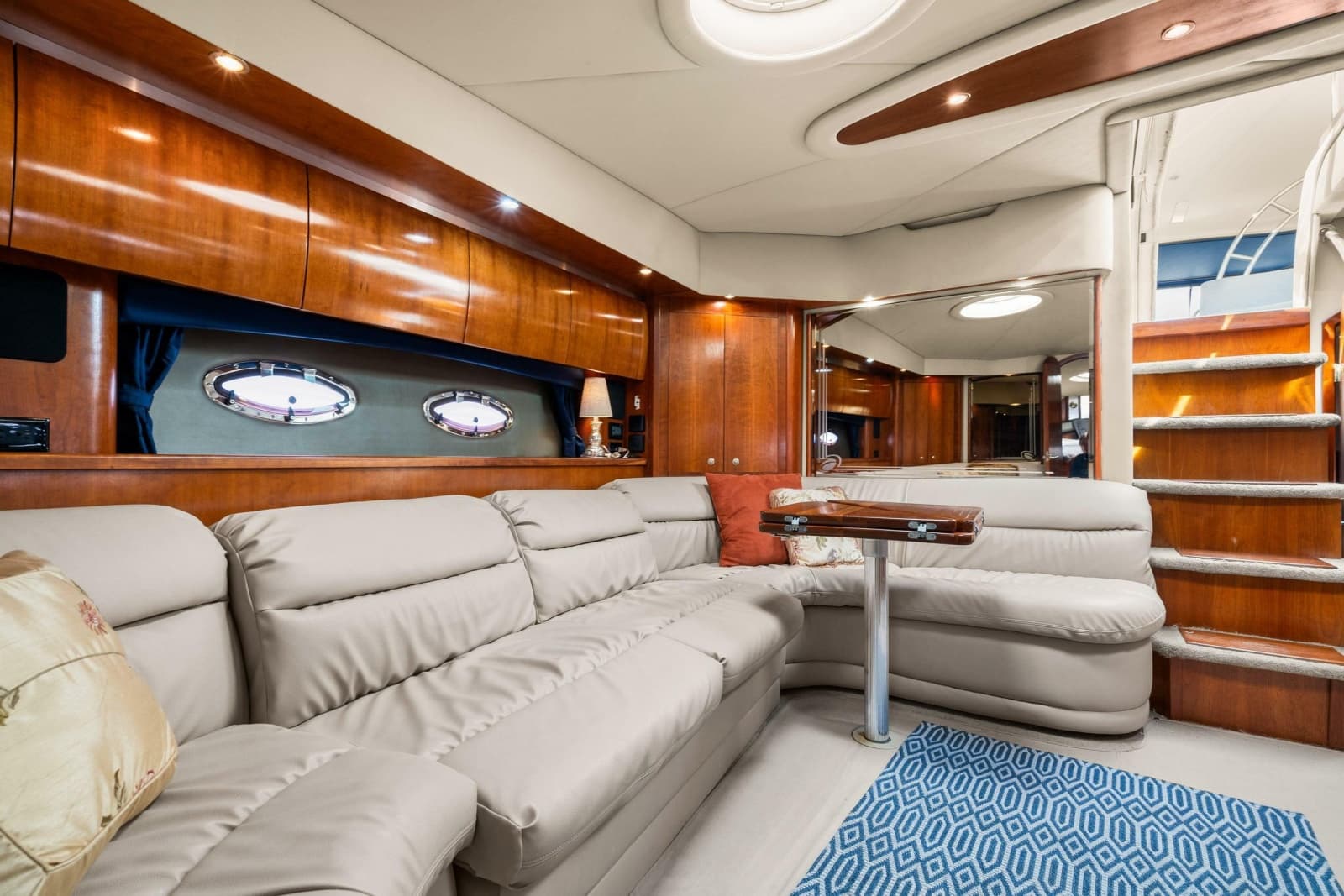 2005 Cruisers Yachts 520 Express - Photo 6
