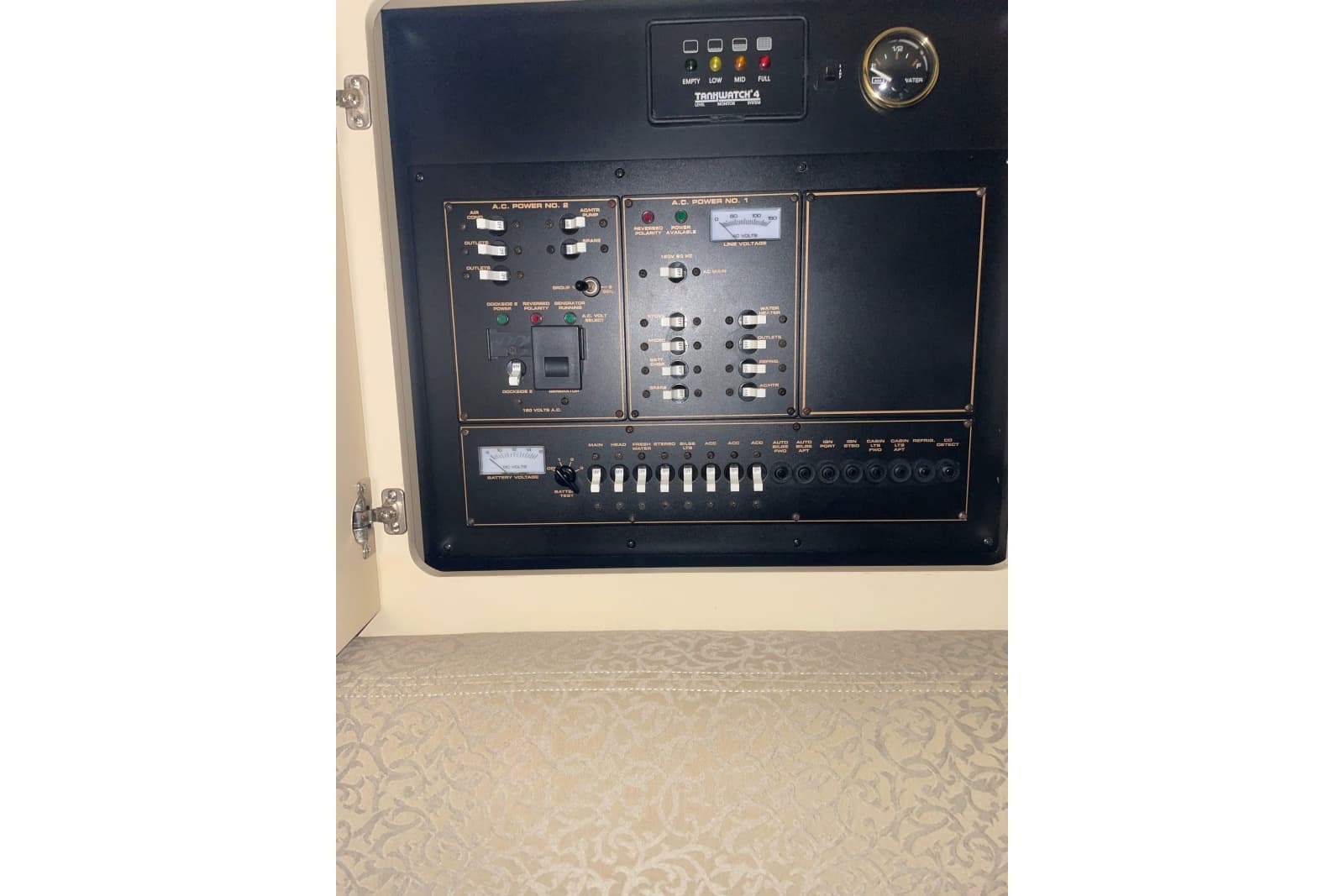 2002 Cruisers Yachts 3372 Express - Photo 23
