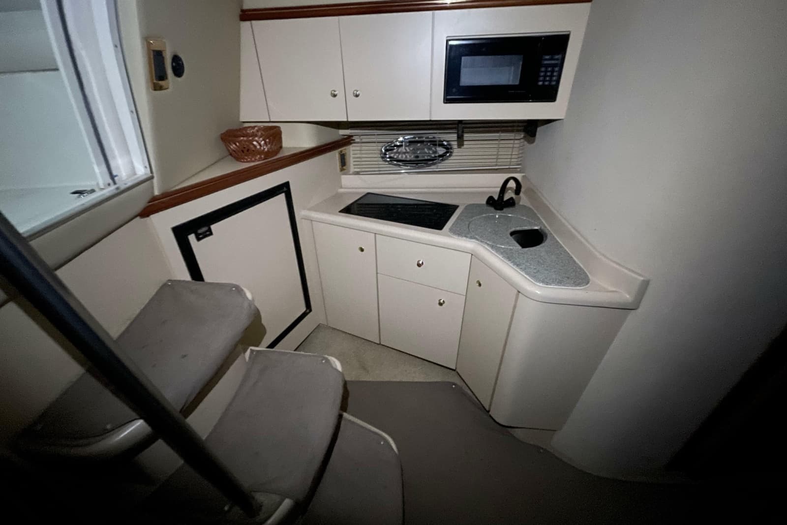 2002 Cruisers Yachts 3372 Express - Photo 41
