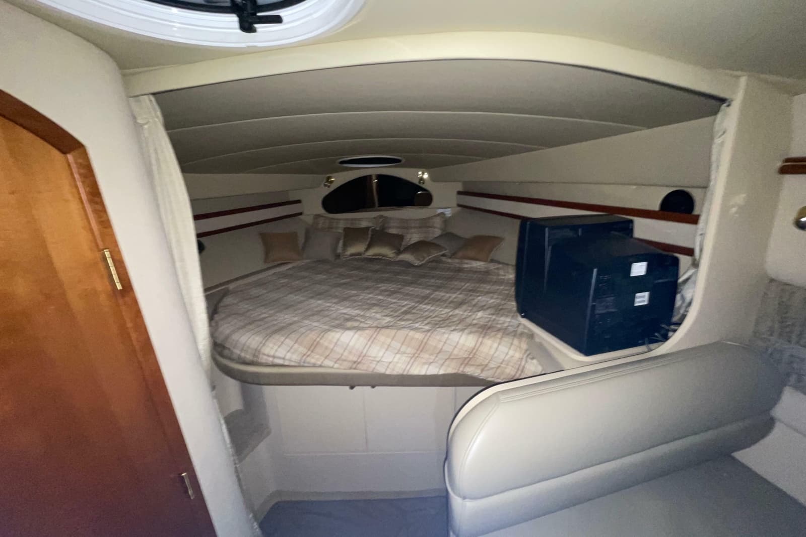 2002 Cruisers Yachts 3372 Express - Photo 43