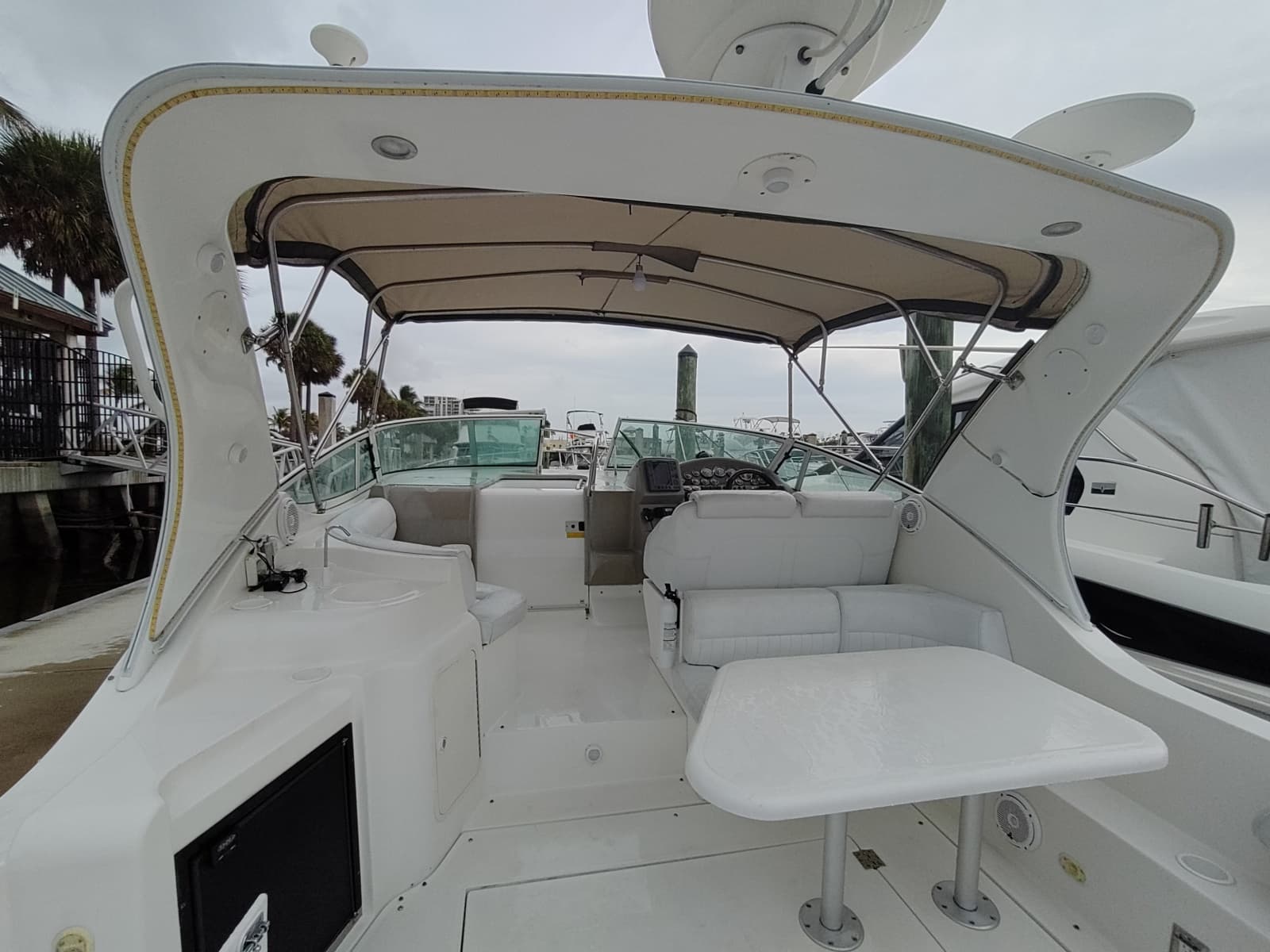 2002 Cruisers Yachts 3372 Express - Photo 7