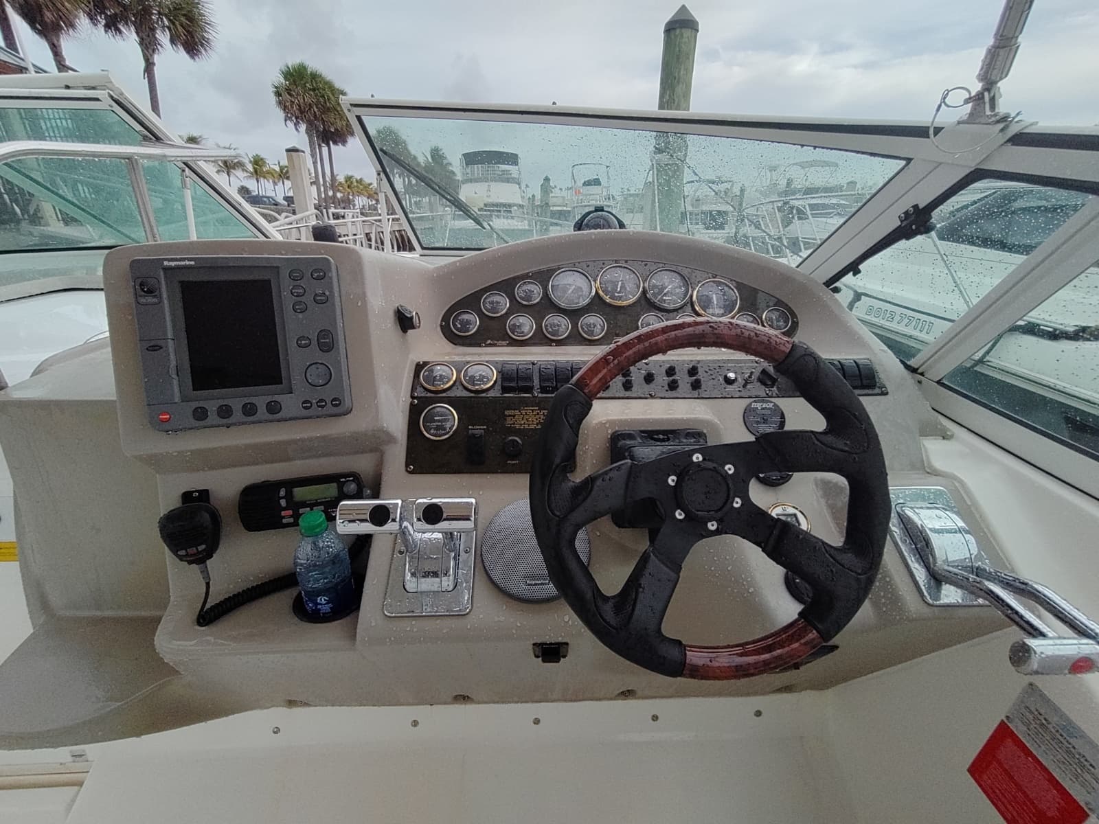 2002 Cruisers Yachts 3372 Express - Photo 12