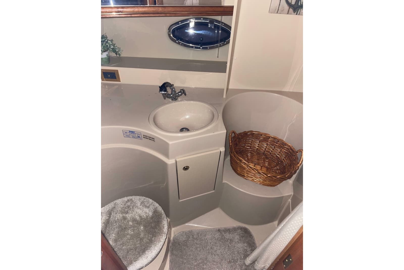 2002 Cruisers Yachts 3372 Express - Photo 47
