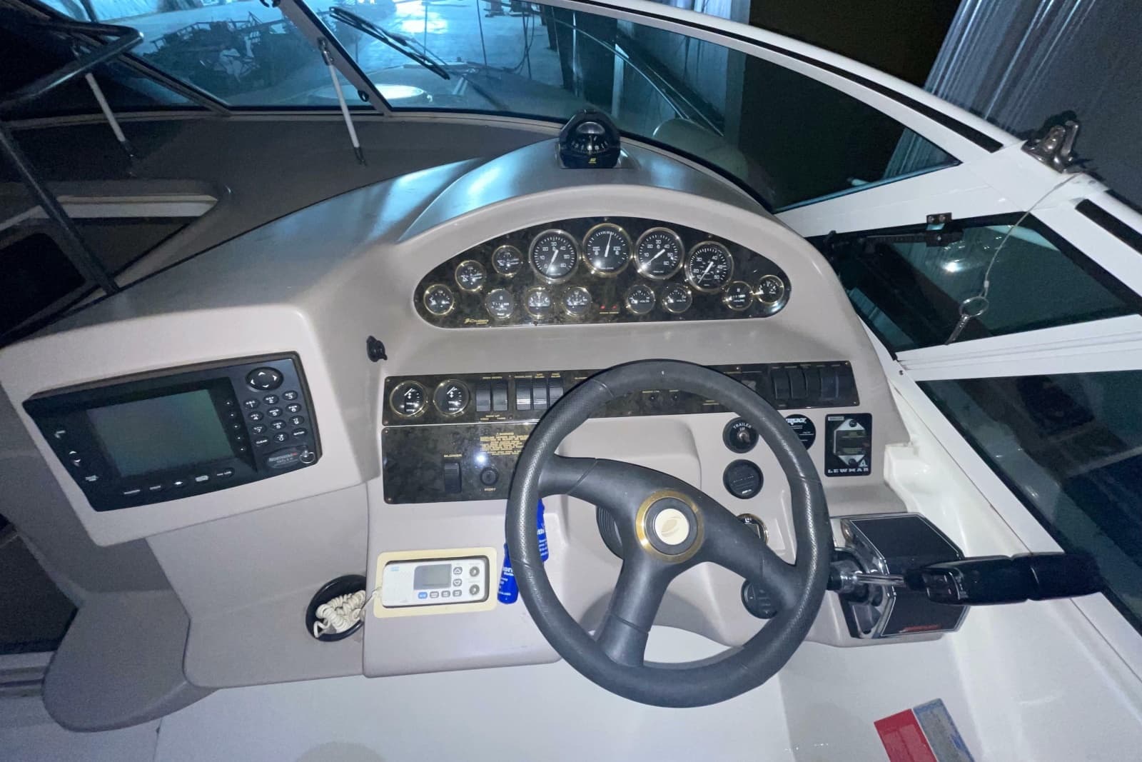 2002 Cruisers Yachts 3372 Express - Photo 40