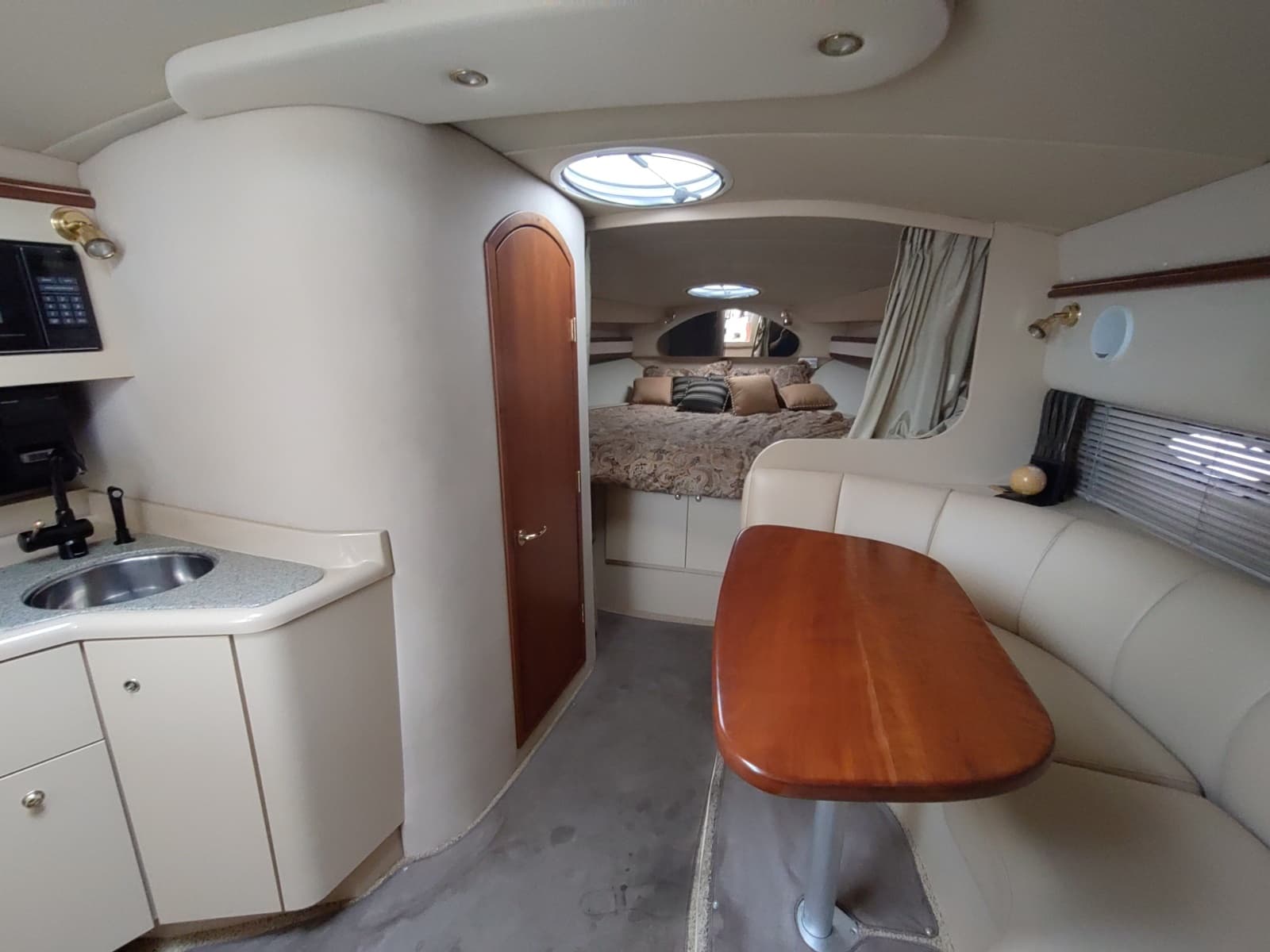 2002 Cruisers Yachts 3372 Express - Photo 16