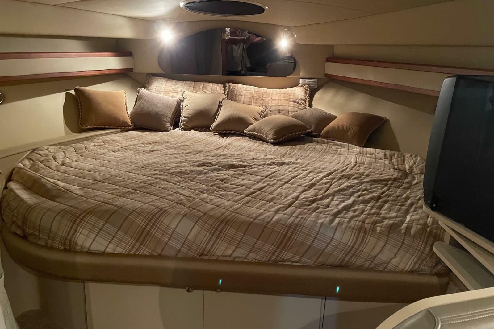 2002 Cruisers Yachts 3372 Express - Photo 30