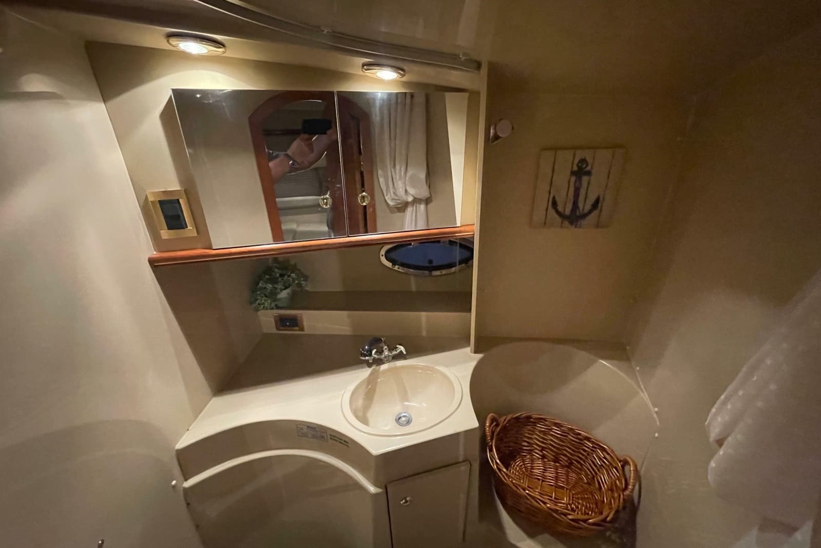 2002 Cruisers Yachts 3372 Express - Photo 31
