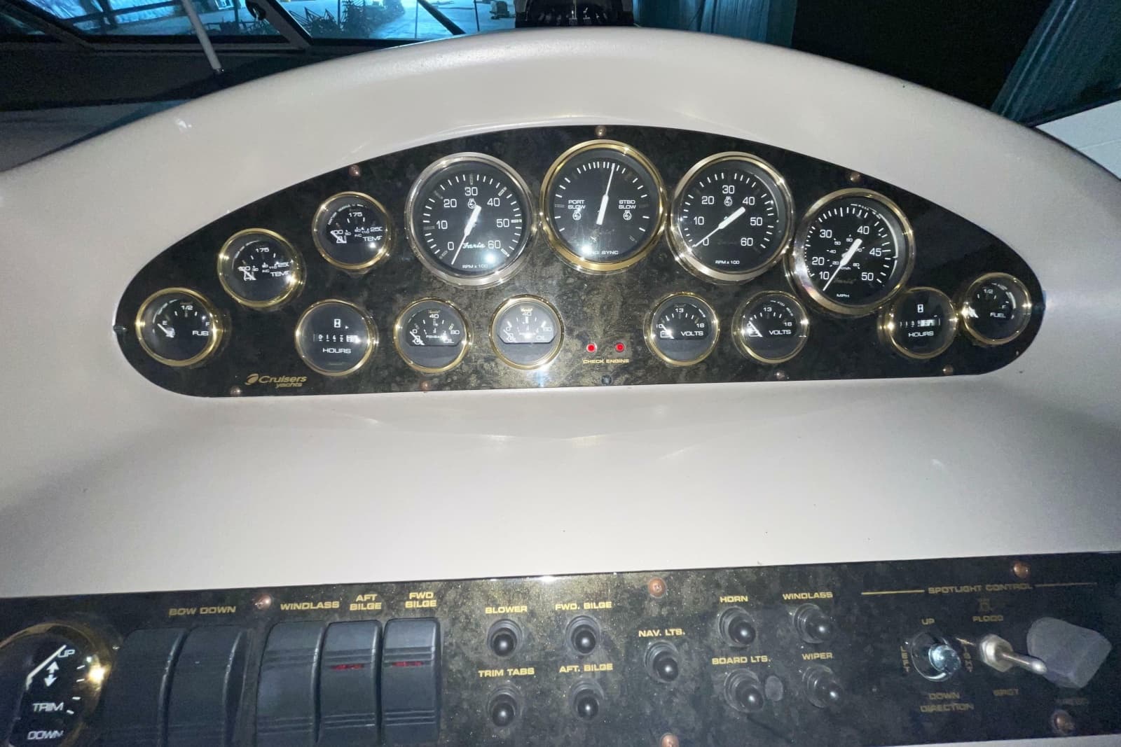 2002 Cruisers Yachts 3372 Express - Photo 39