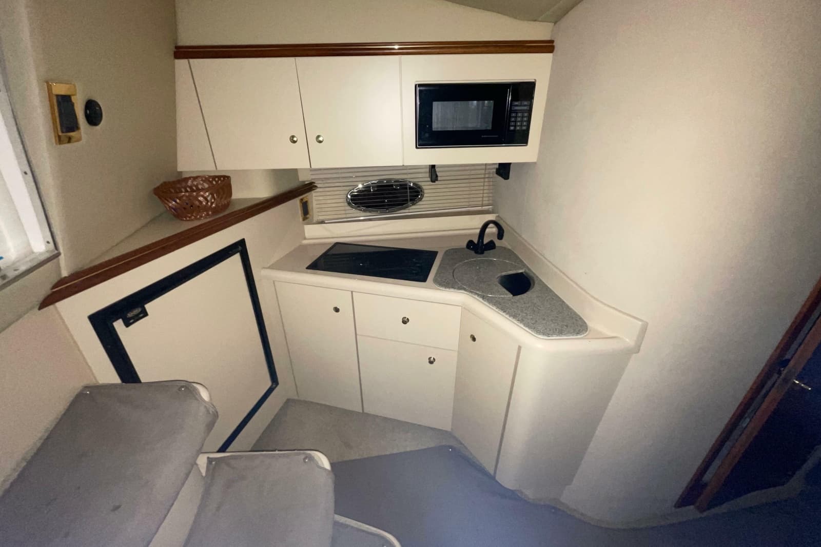 2002 Cruisers Yachts 3372 Express - Photo 45