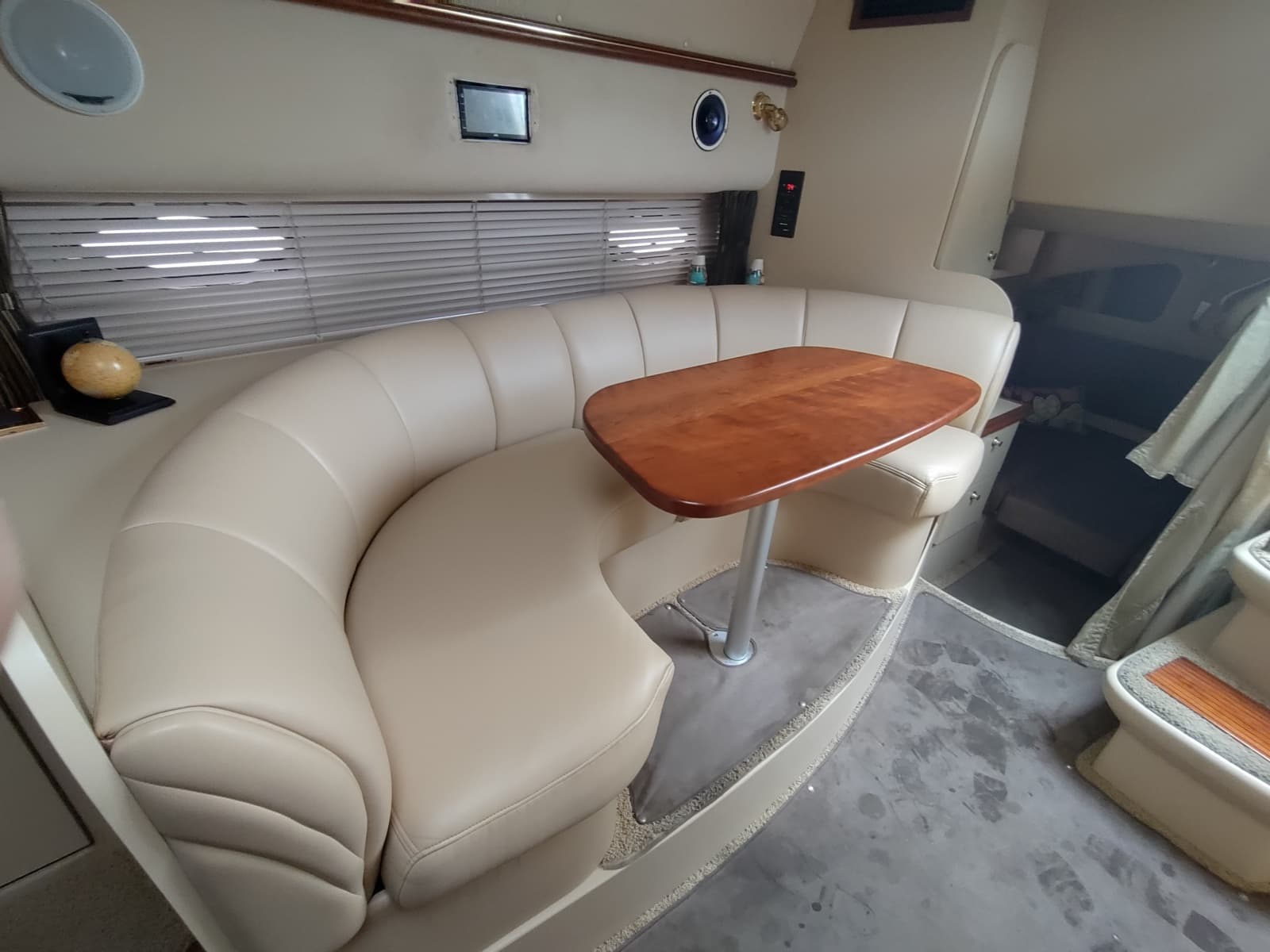 2002 Cruisers Yachts 3372 Express - Photo 21