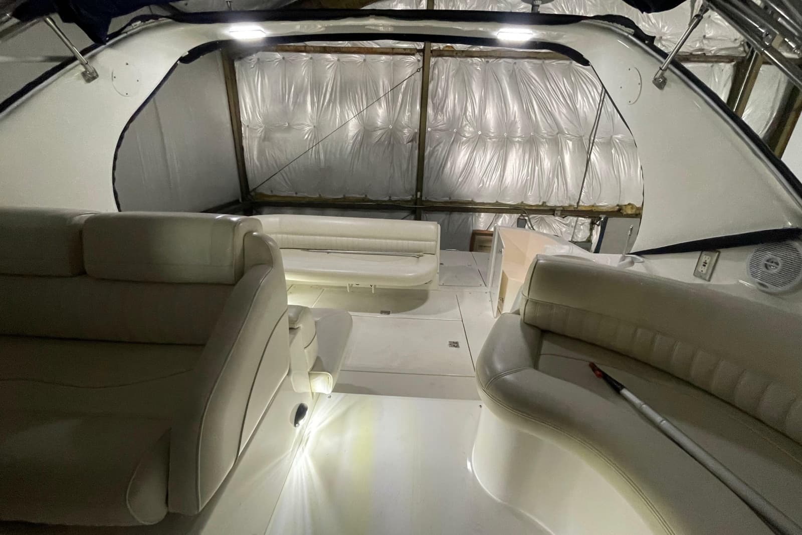 2002 Cruisers Yachts 3372 Express - Photo 32
