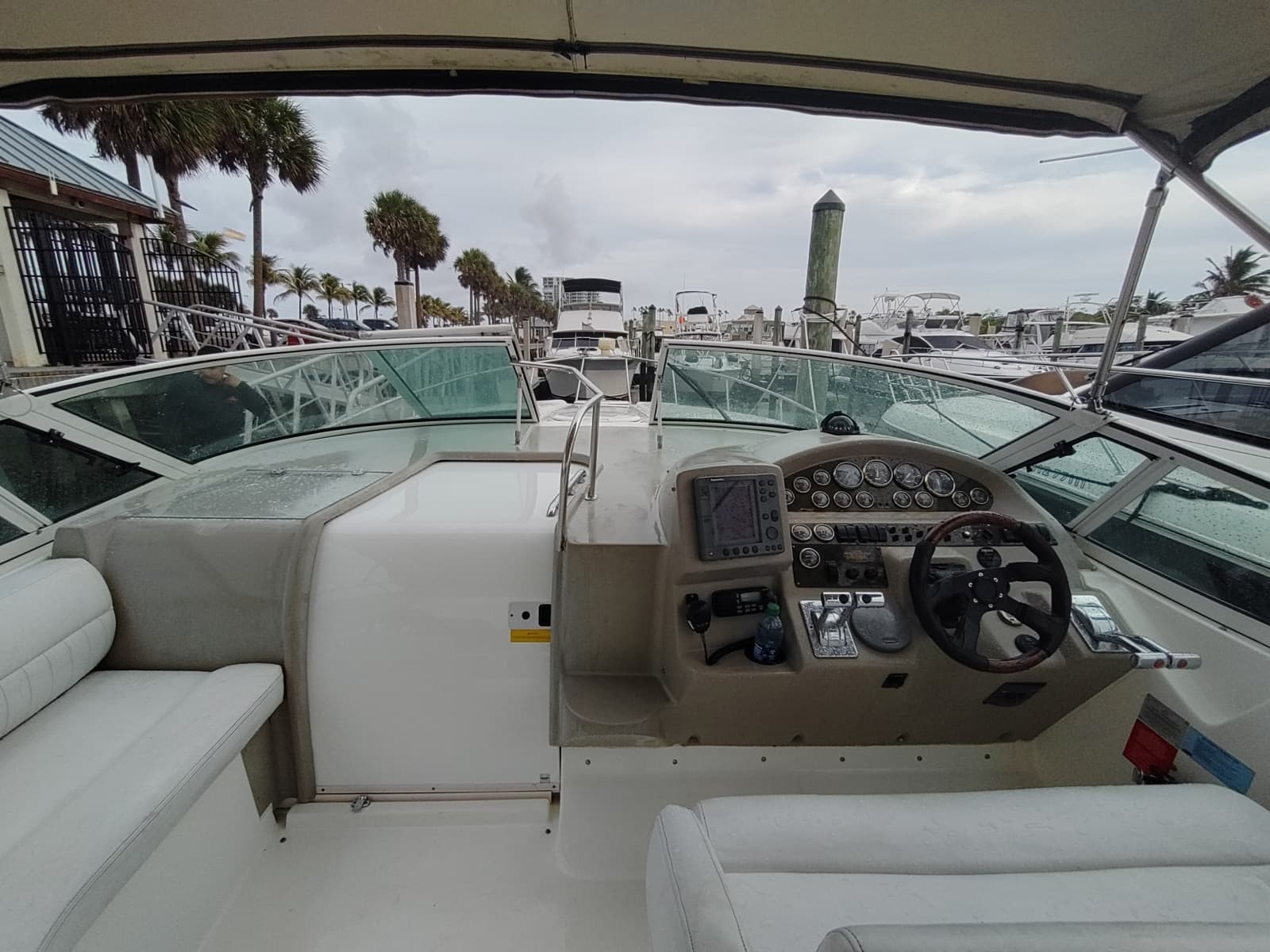 2002 Cruisers Yachts 3372 Express - Photo 11