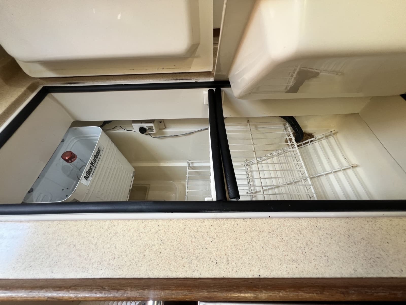 2004 Catalina 320 - Photo 39