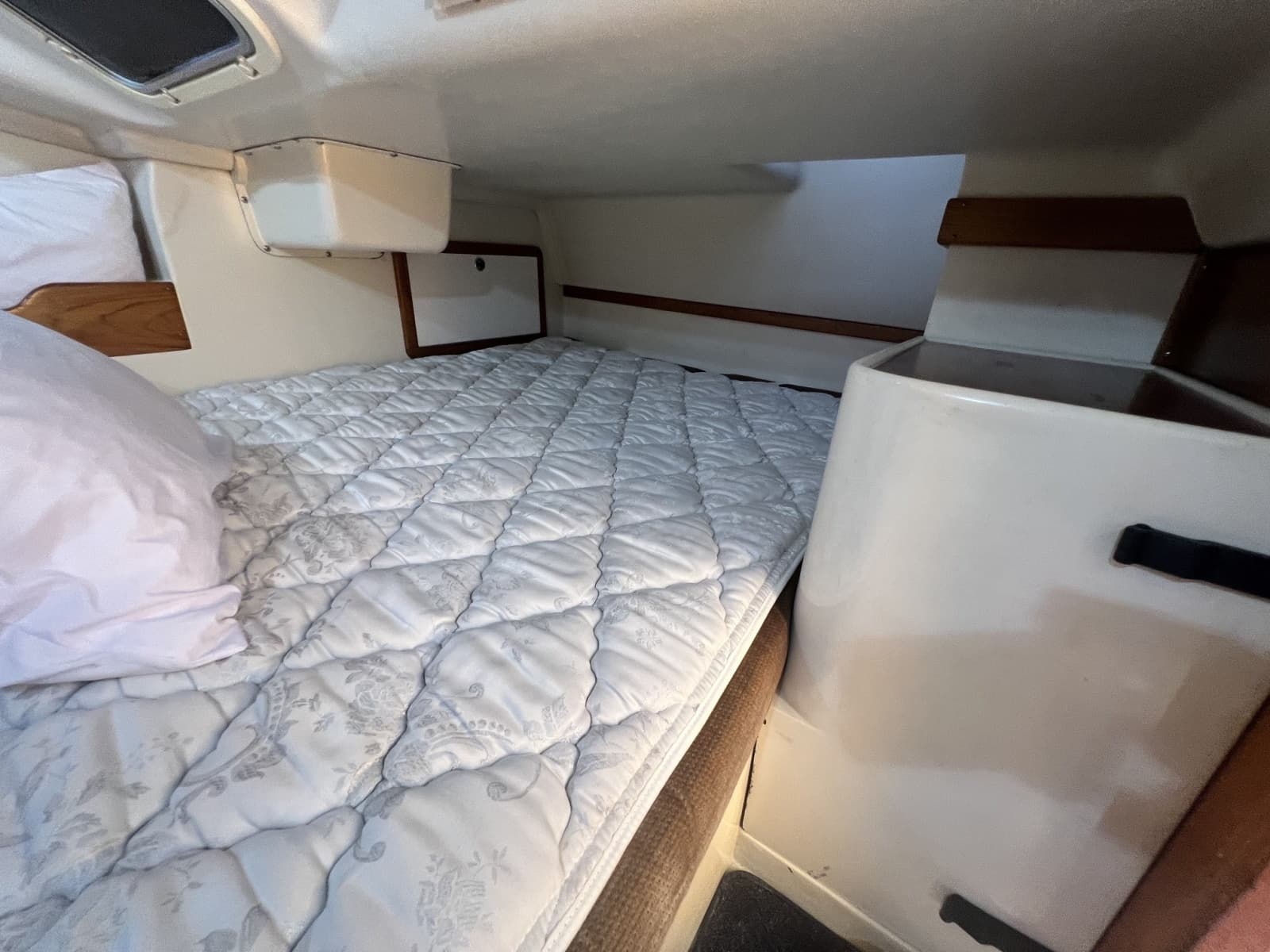 2004 Catalina 320 - Photo 50