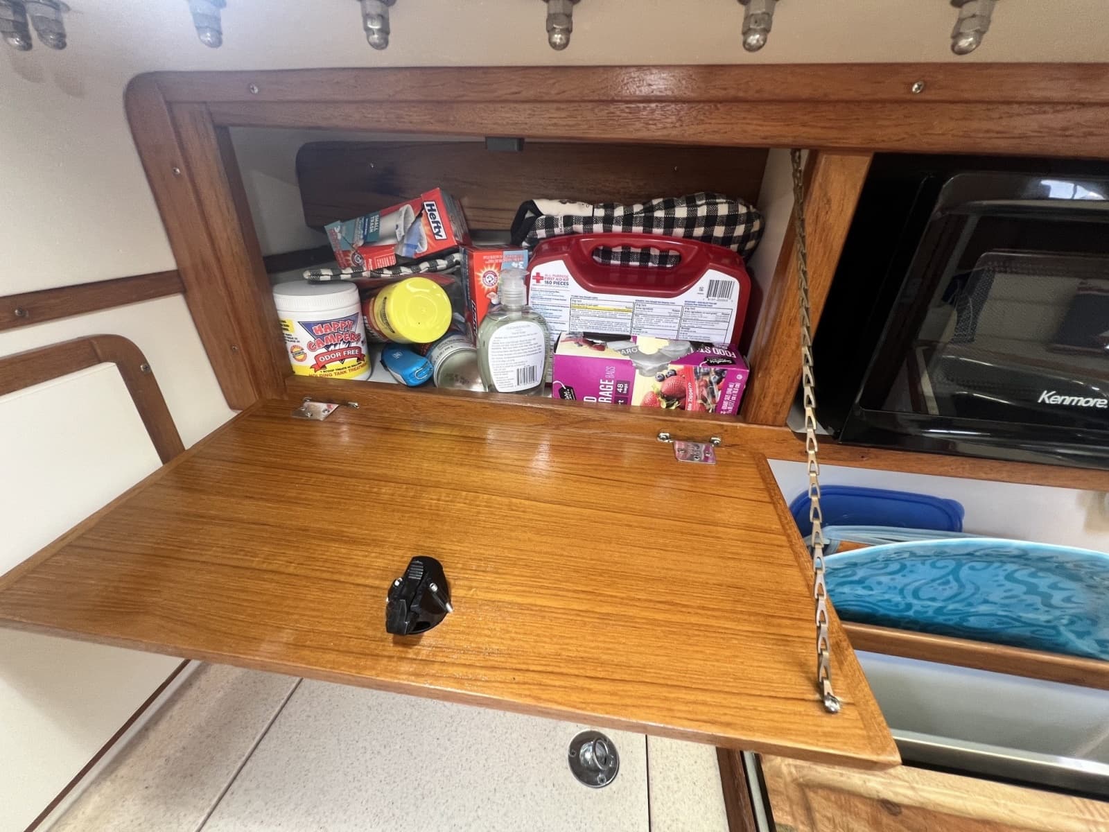 2004 Catalina 320 - Photo 40