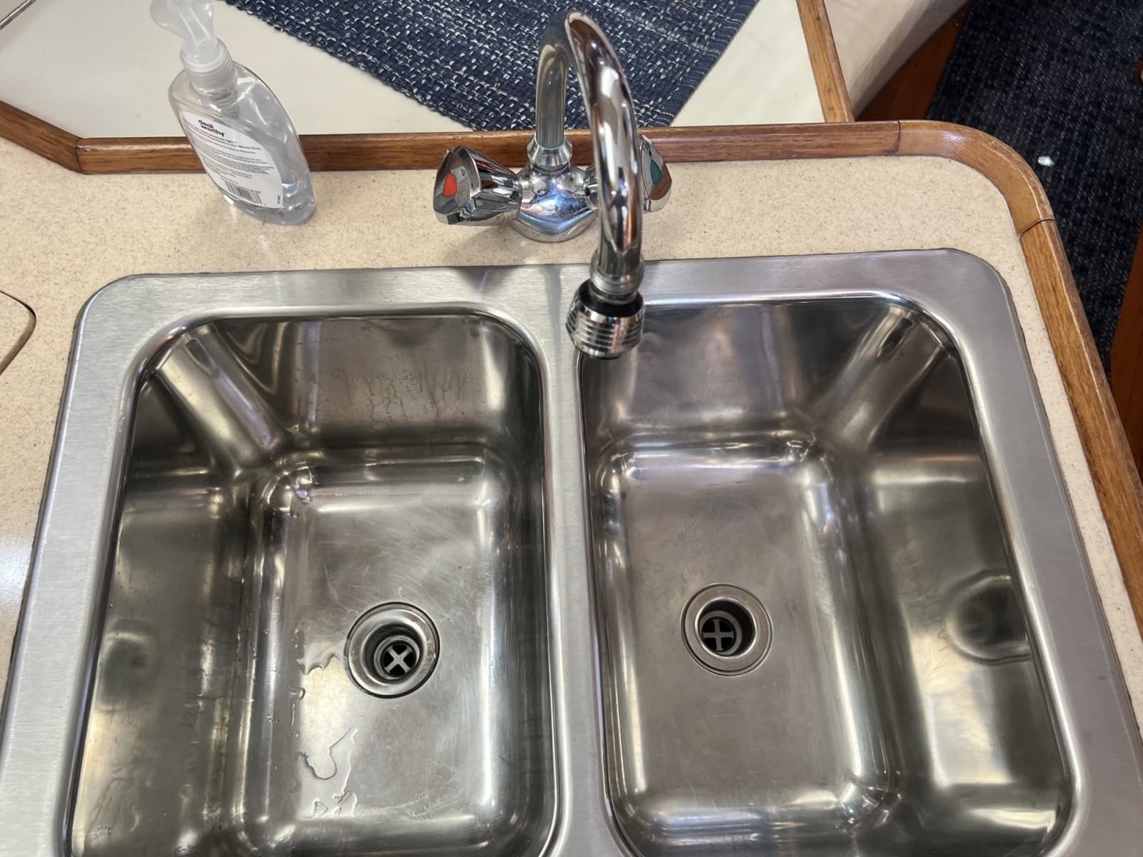 2004 Catalina 320 - Photo 37