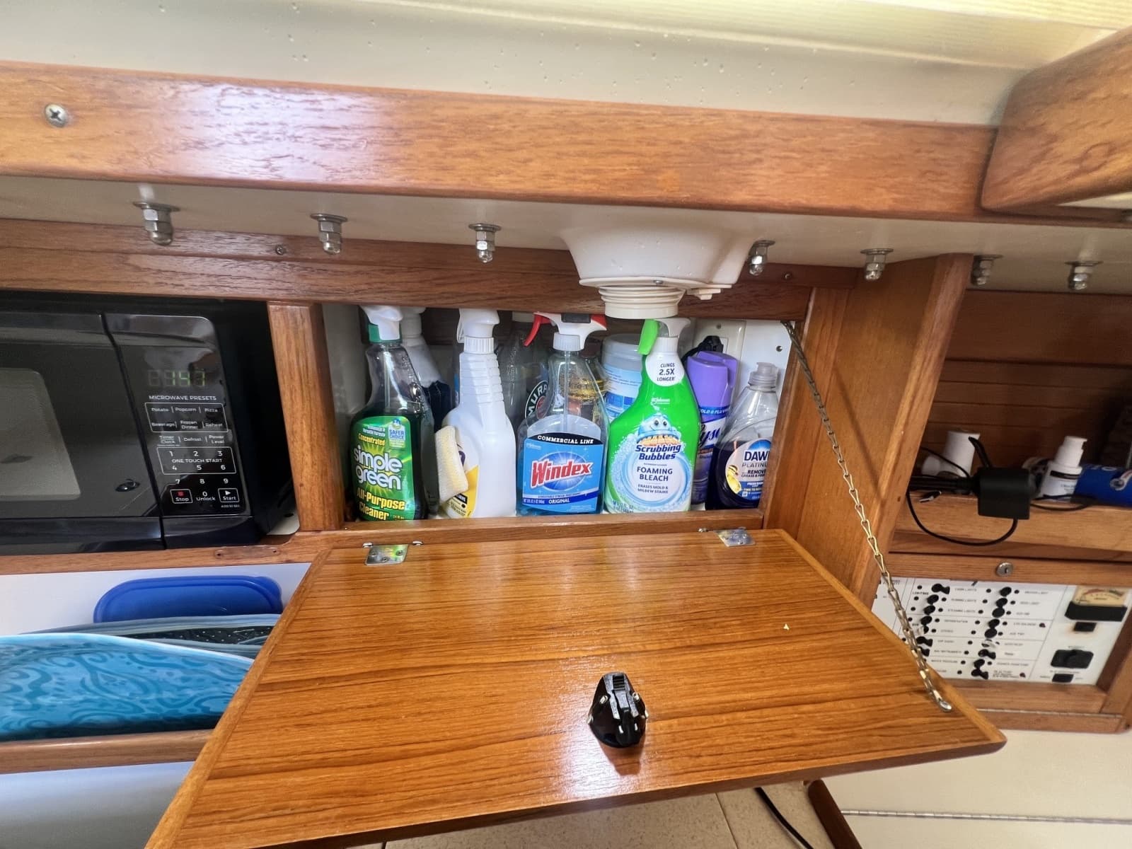 2004 Catalina 320 - Photo 41