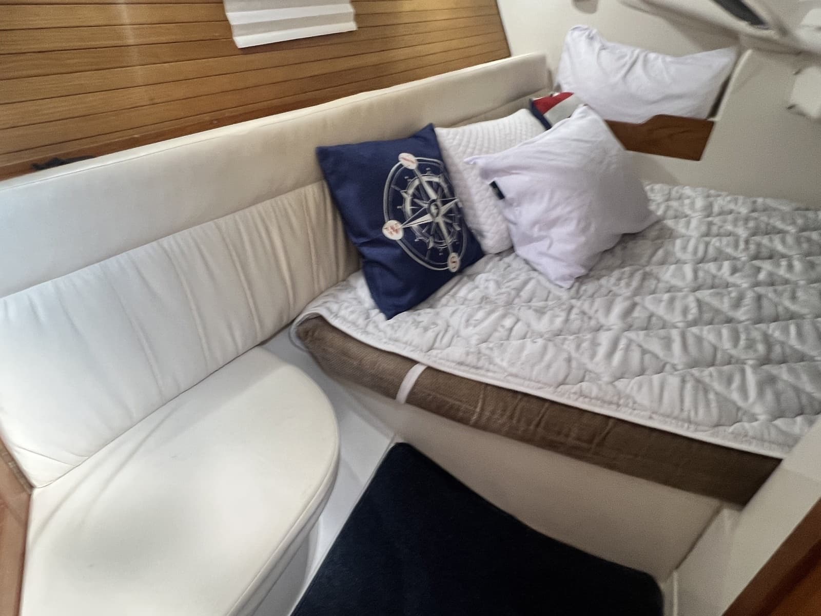 2004 Catalina 320 - Photo 45
