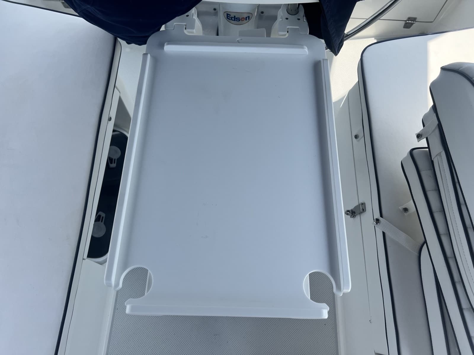 2004 Catalina 320 - Photo 17