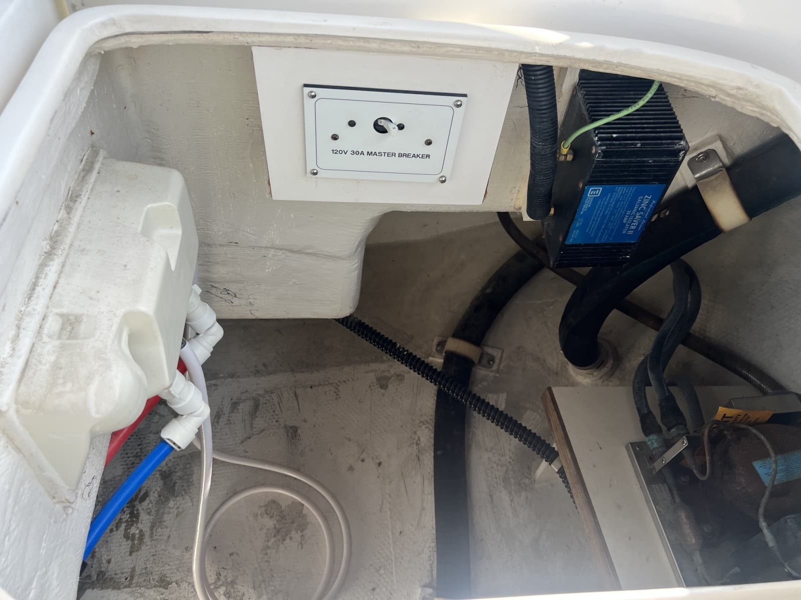 2004 Catalina 320 - Photo 25