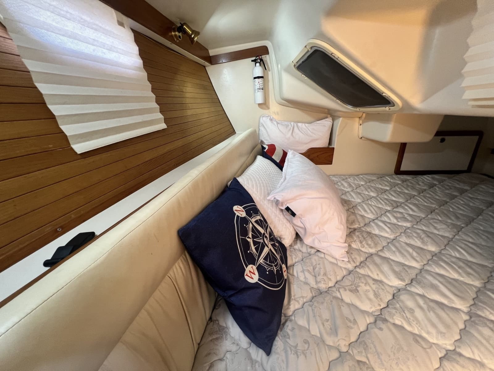 2004 Catalina 320 - Photo 47