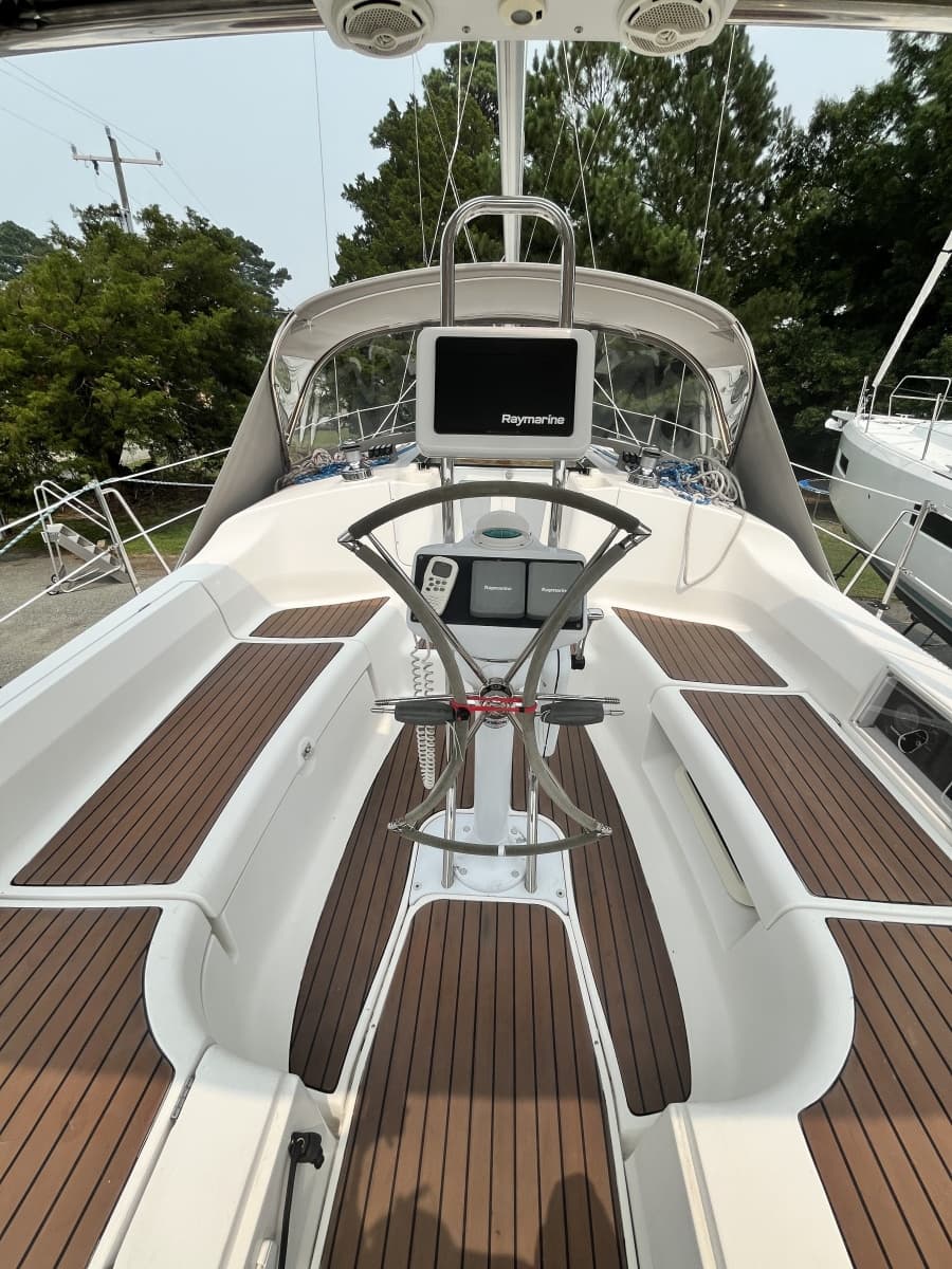 2007 Hunter 38 - Photo 3