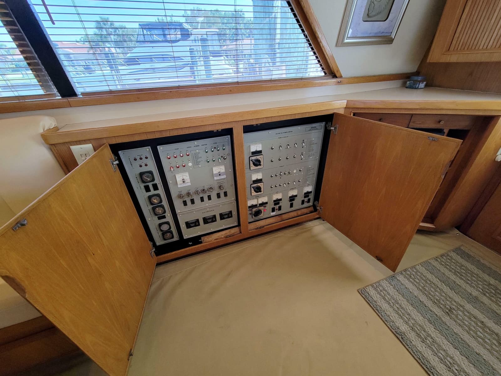 1989 Bertram 50 Convertible - Photo 33