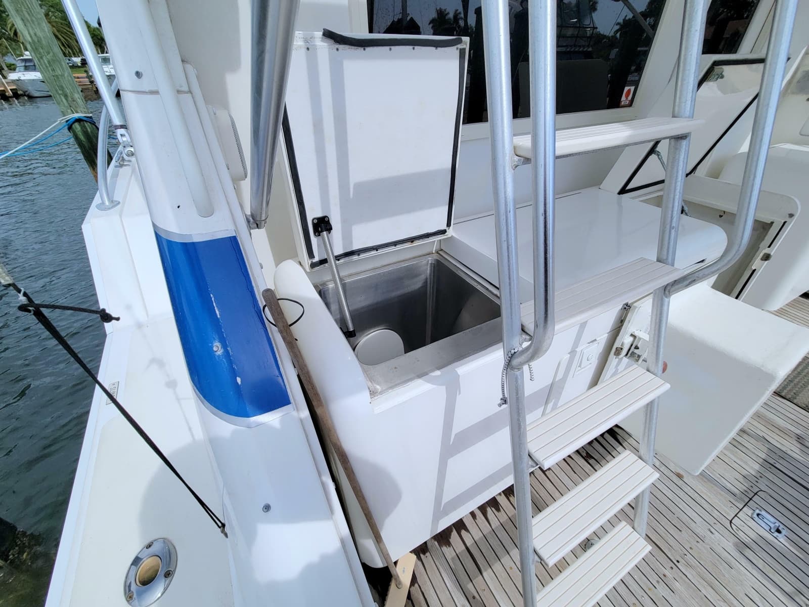 1989 Bertram 50 Convertible - Photo 25