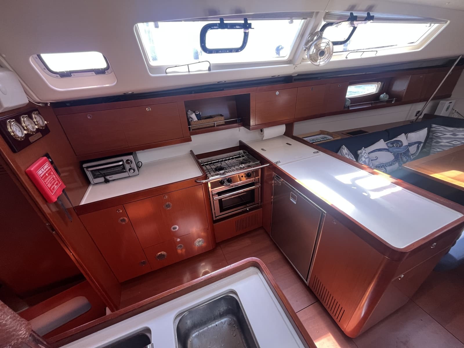 2011 Beneteau Oceanis 54 - Photo 25