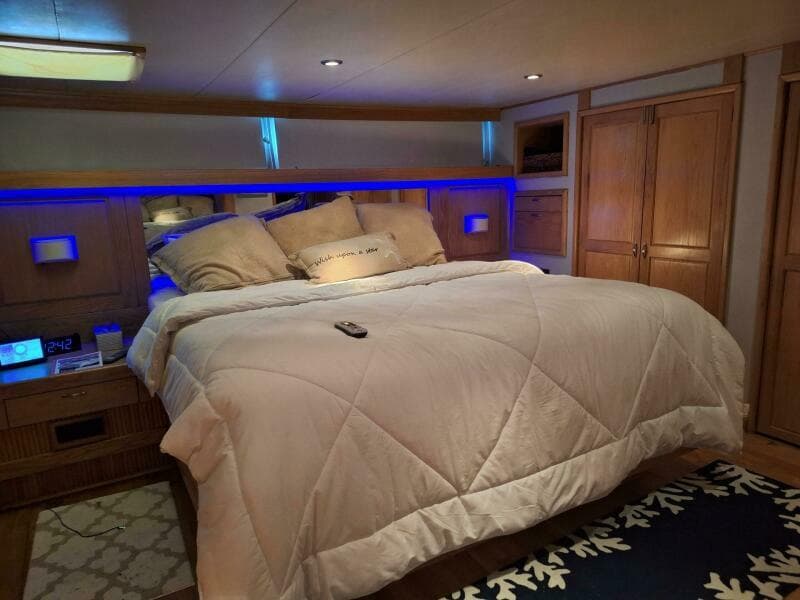 1988 Viking Motor Yacht - Photo 20