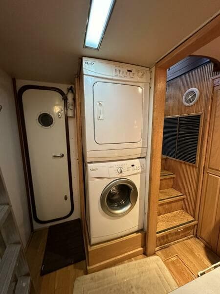 1988 Viking Motor Yacht - Photo 59