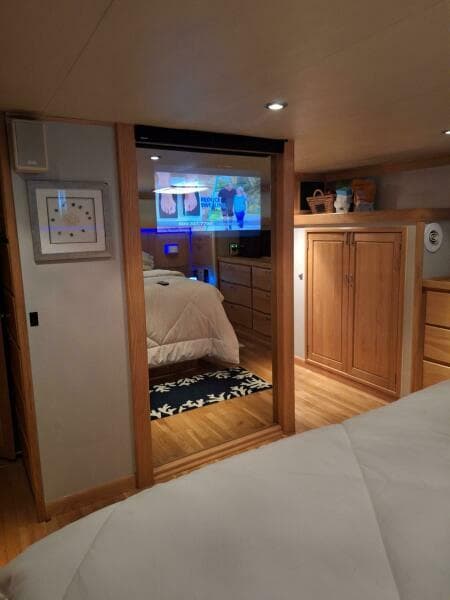 1988 Viking Motor Yacht - Photo 22