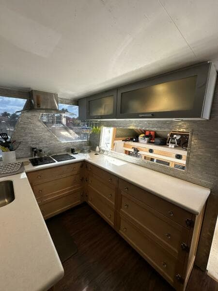 1988 Viking Motor Yacht - Photo 49