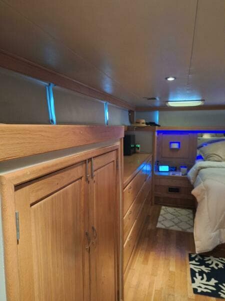 1988 Viking Motor Yacht - Photo 21