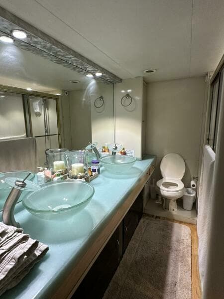 1988 Viking Motor Yacht - Photo 62