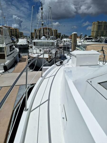 1988 Viking Motor Yacht - Photo 31