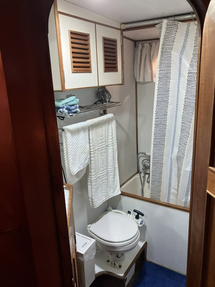 1979 Ocean Alexander 40 Double Cabin - Photo 25