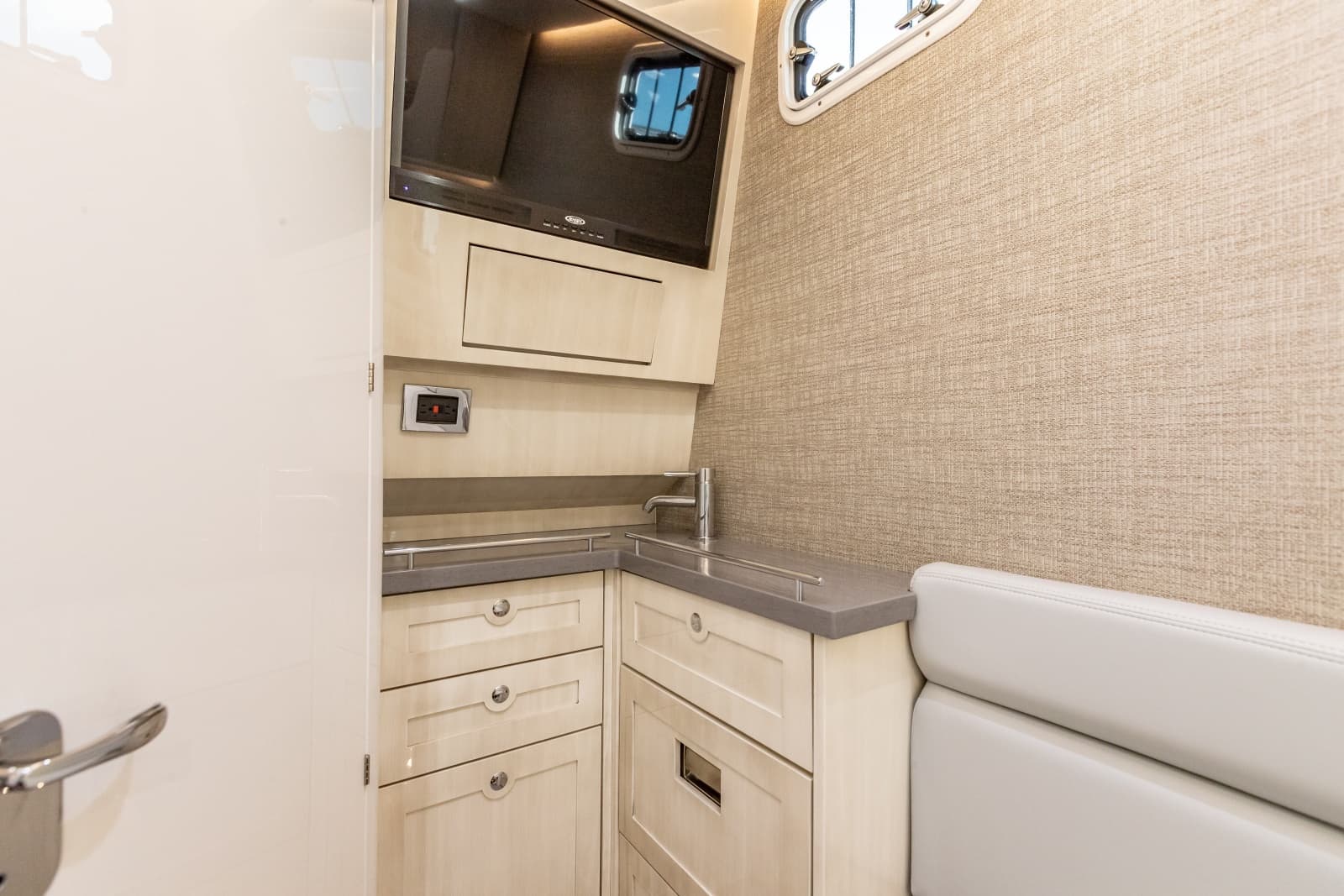 2023 HCB 42 Lujo - Photo 6