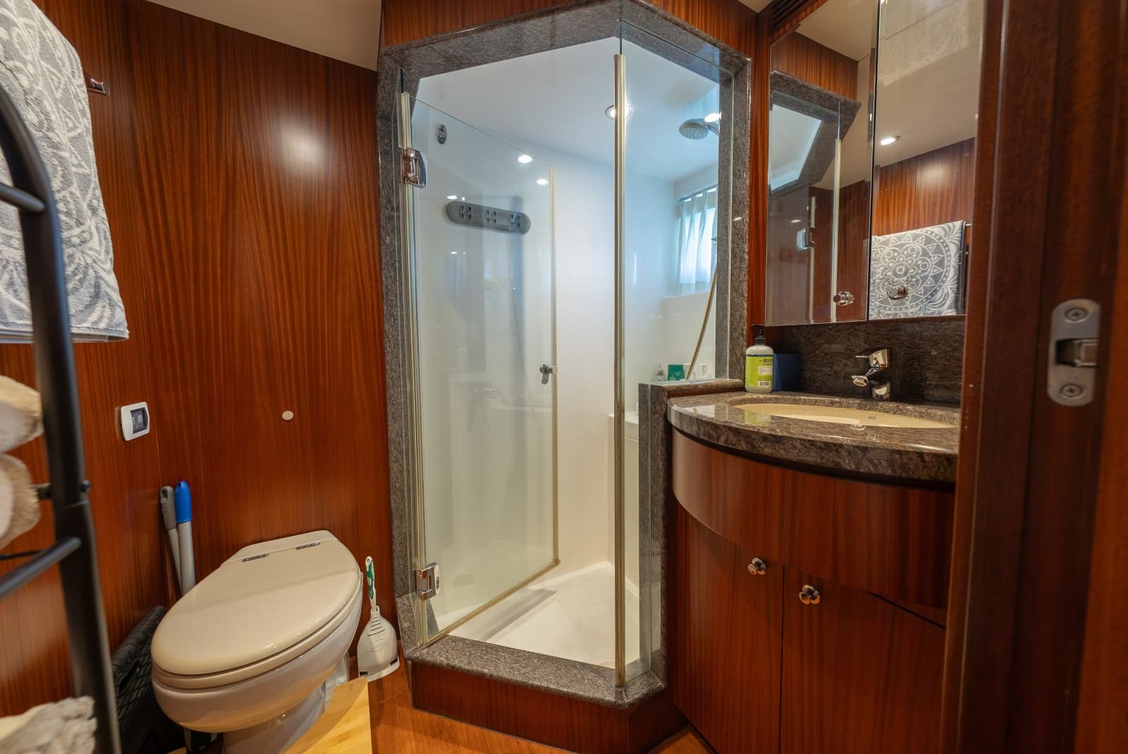 2013 Ocean Alexander 90 Sky Lounge Motor Yacht - Photo 50