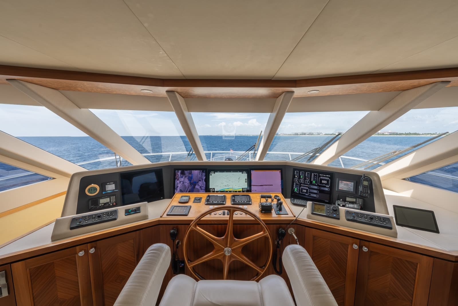 2013 Ocean Alexander 90 Sky Lounge Motor Yacht - Photo 6