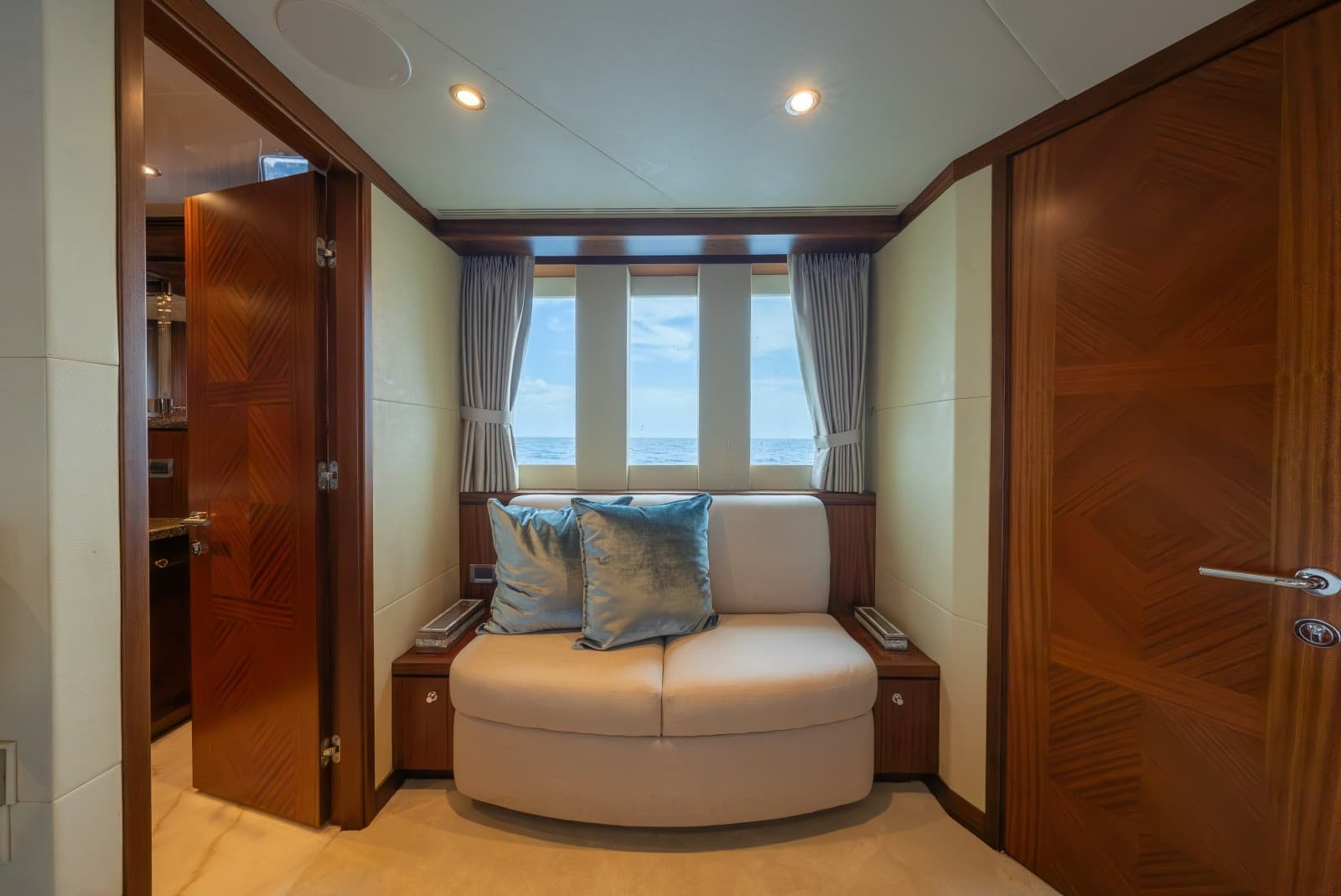 2013 Ocean Alexander 90 Sky Lounge Motor Yacht - Photo 36