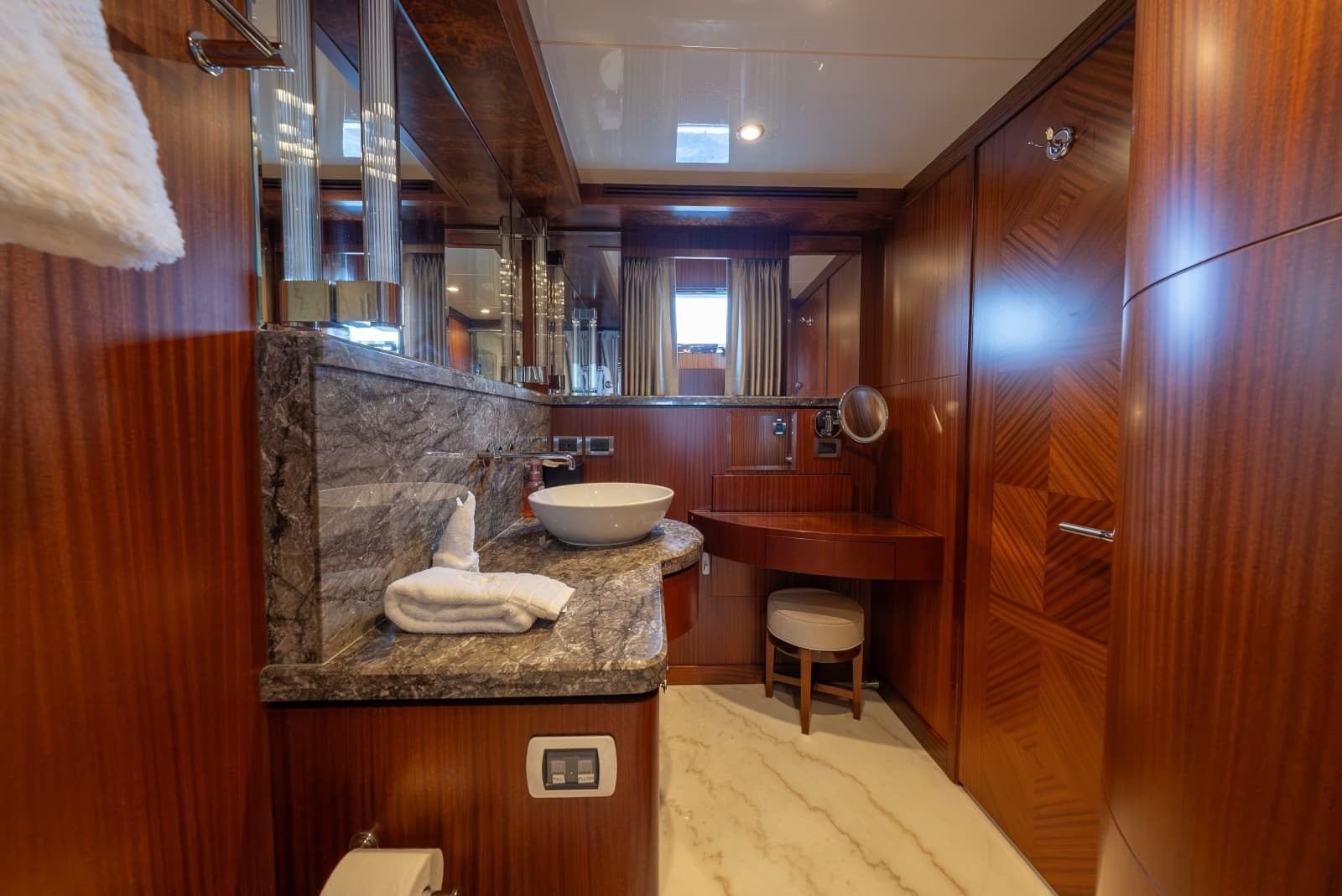 2013 Ocean Alexander 90 Sky Lounge Motor Yacht - Photo 37