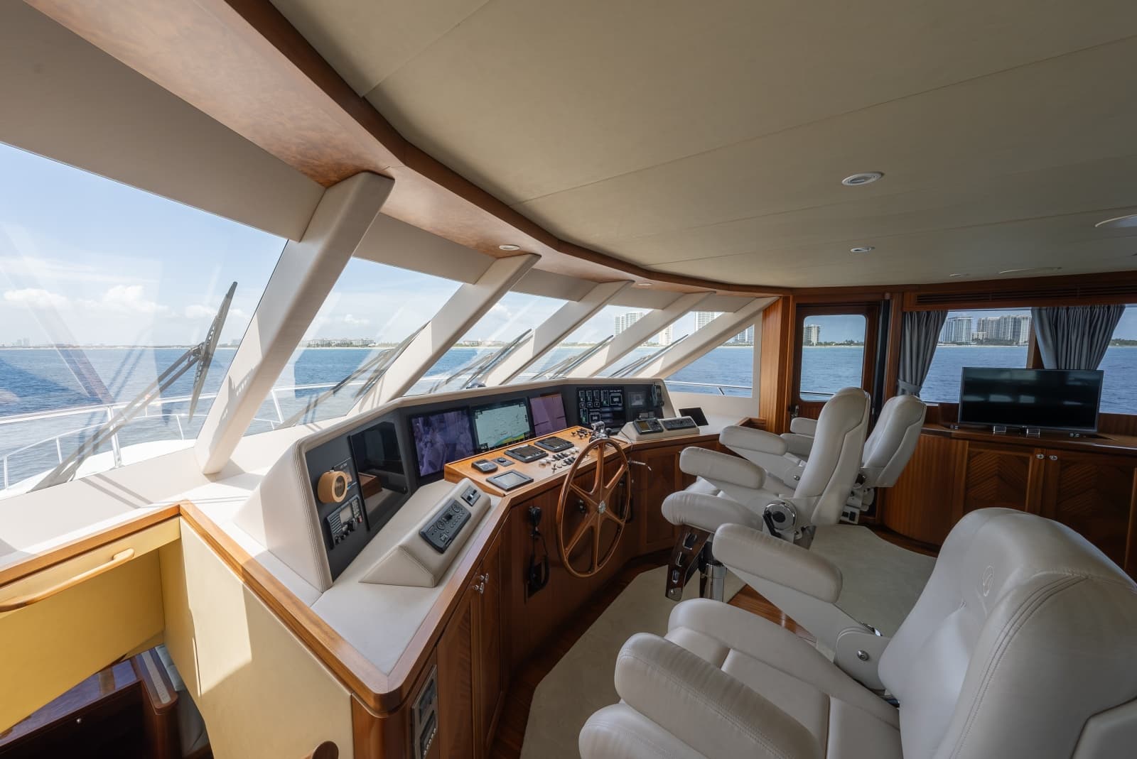 2013 Ocean Alexander 90 Sky Lounge Motor Yacht - Photo 8
