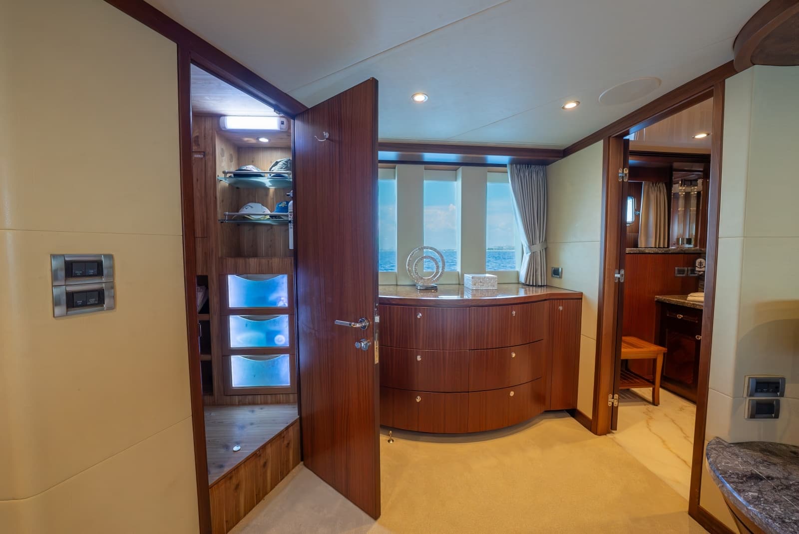 2013 Ocean Alexander 90 Sky Lounge Motor Yacht - Photo 32